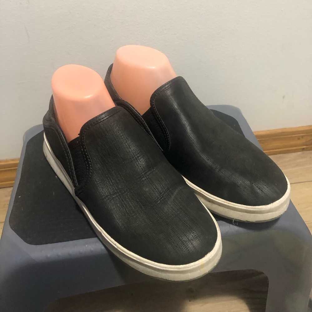 OluKai Pehuea Pai Womens Black Camo Slip On Sneakers Size W9